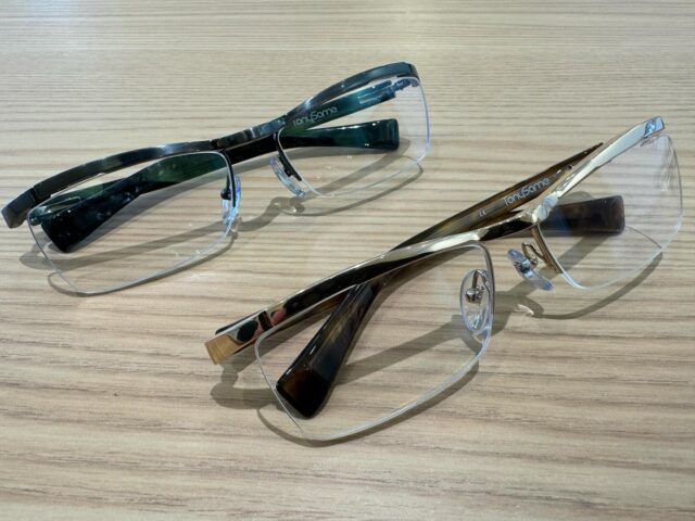 ブロウの王様入荷。トニーセイムTS10412。
やっぱり店頭にコレが無いとさみしい。
当店で人気のカラーは、ガンメタ、シルバー、落ち着いた大人を演出ならカーキ。
王様だけにドヤってくださいゴールドです。
通信販売不可、店頭販売での対応になります。

#tonysame 
#ts10412
#メガネランドハラダ 
#加西市眼鏡店